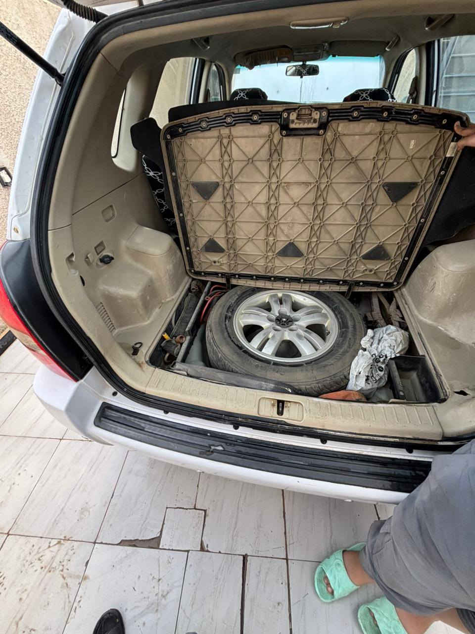 توسان موديل ٢٠٠٨مكفوله سونار مرفوقا بل الصور مكاني سماوة بسمي رقم انكليزي محرك ٢٠٠٠خليجي***********والخاص مفتوح والسعر ١١٠
