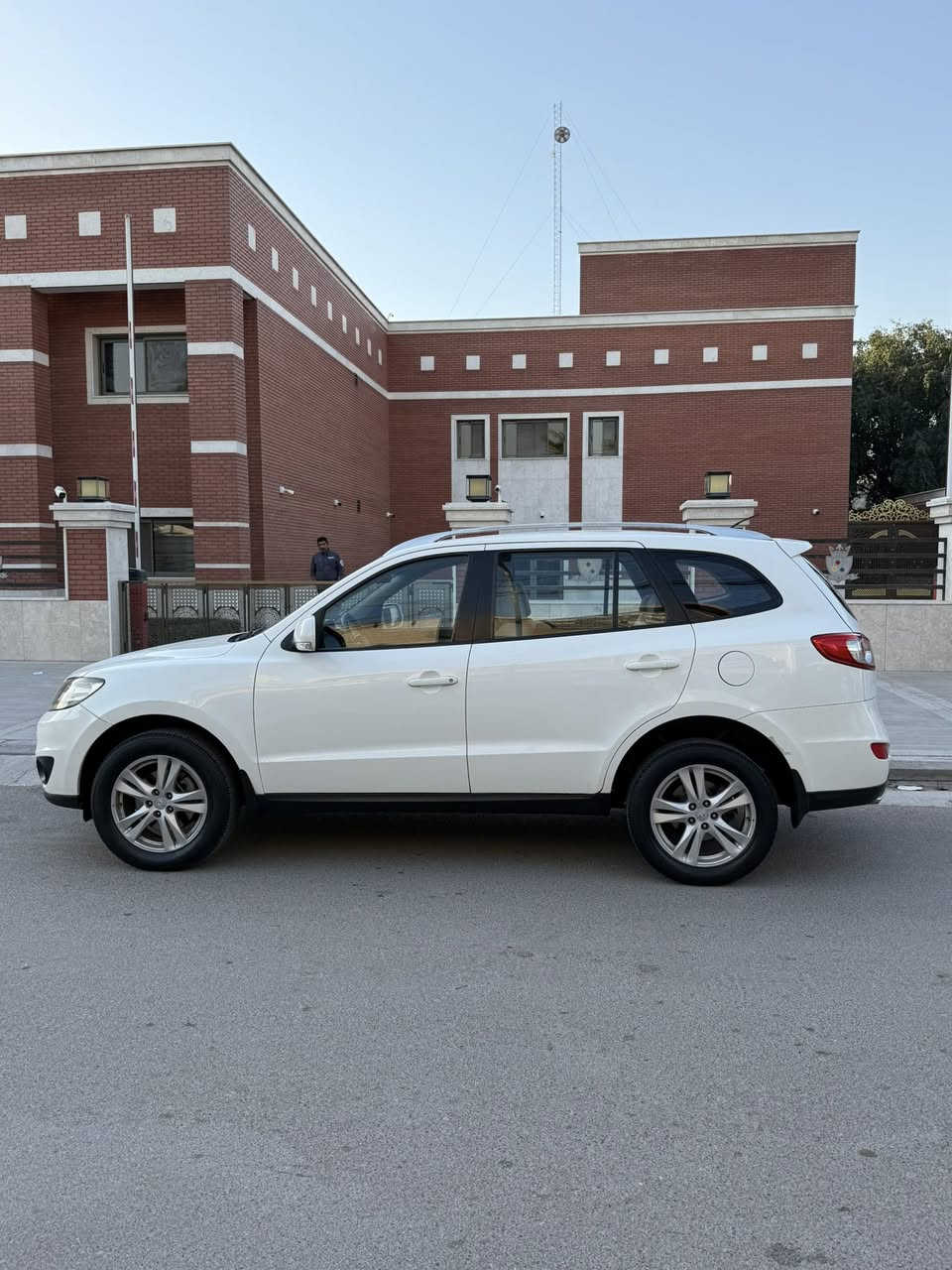 سلام عليكم للبيع سنتافي 2012 شركه العامه من زيررووو ع ايدنه
كفاله من ضربه وصبغ عدا بارد بسيط بلباب
مكينه 6 سلندر
تبريد 3 قطع 
شاشه جبيره 
فورويل 
سياره حيل جديده 
رقم بغداد 
تحويل ثاني يوم 
***********
