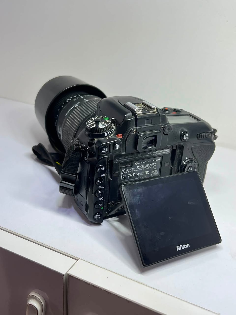 كاميرا نيكون1. D70002. D7500نضافة 99%للطلب والاستفسار التواصل ***********
