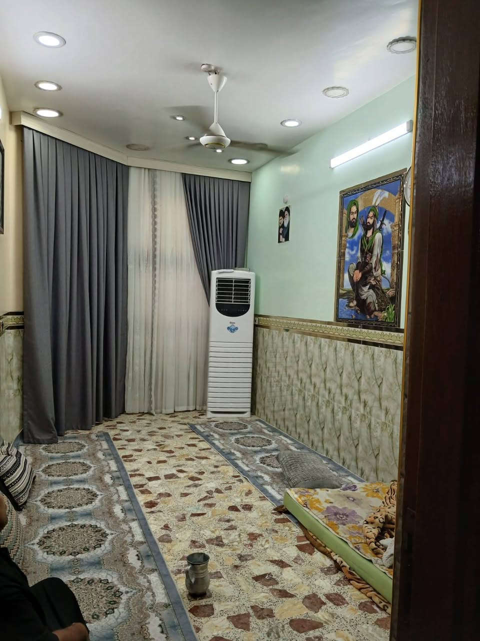 السلام عليكم دار البيع المساحة 122 طابقين 3غرف نوم بناء جديد سنة 2020 الأورفلي سوق الدجاج فرع مدرسة النوارس الأهلية للاستفسار ***********
