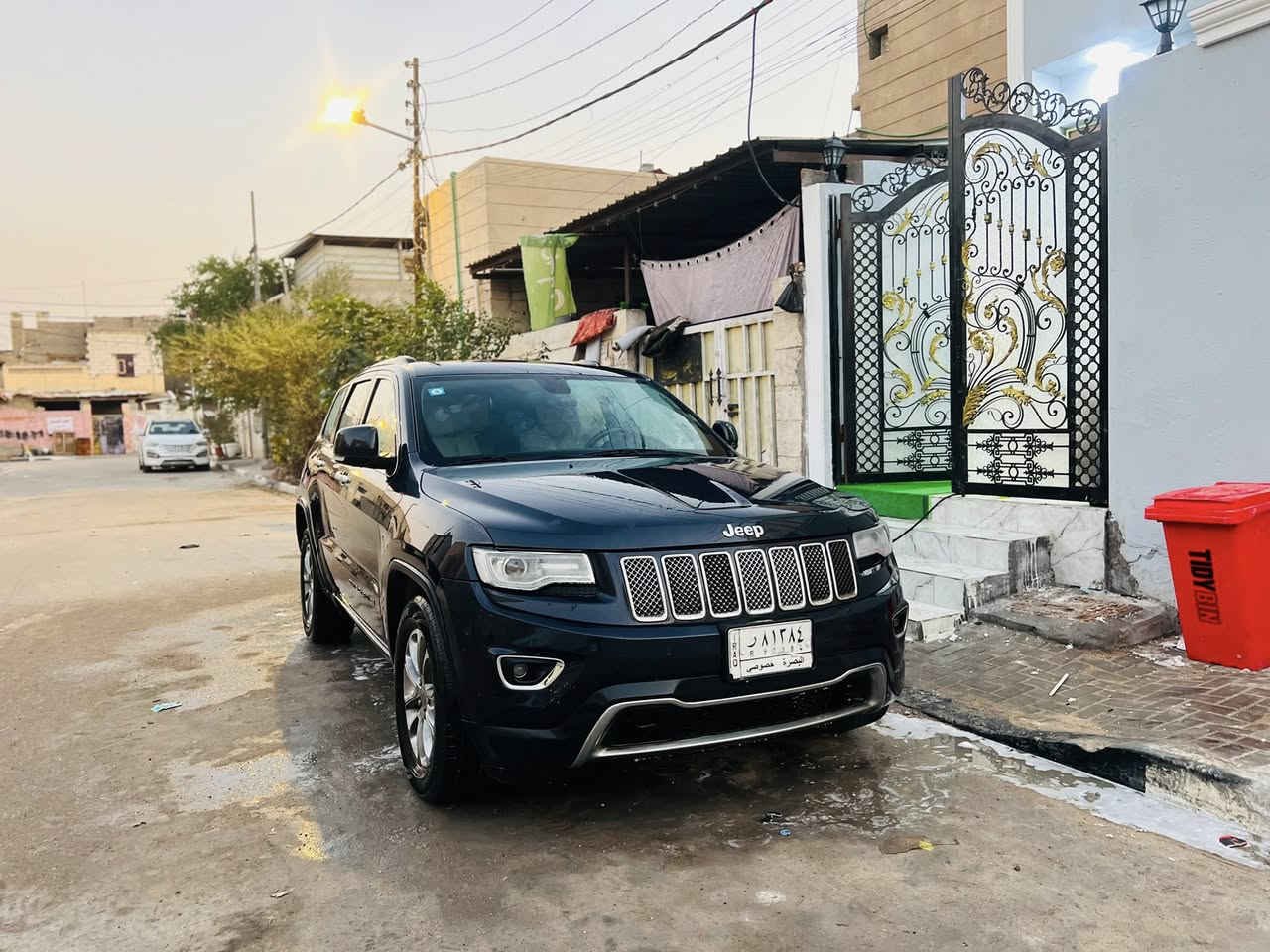 جيب خليجي مكفول من الضربة والحادث مديل ٢٠١٤ الشكل والمديل المرغوب … مكينة 3600 بلادية بدون فتح ( بانزين عادي) السياره لمتدد فول مواصفات ١/١ بيها باب واحد بي جزء صبغ على اثر شخط وتصليح بالدعاميه الاماميه فقط السياره جاهزه من كل النواحي اي نقص مابيها رقم بصره ب اسمي تحويل مباشر وسنوية لل٢٠٢٧ السعر 187 وبيها مجال للشراي  مكاني البصرة القبلة / ***********
ملاحضة لون السيارة نيلي
