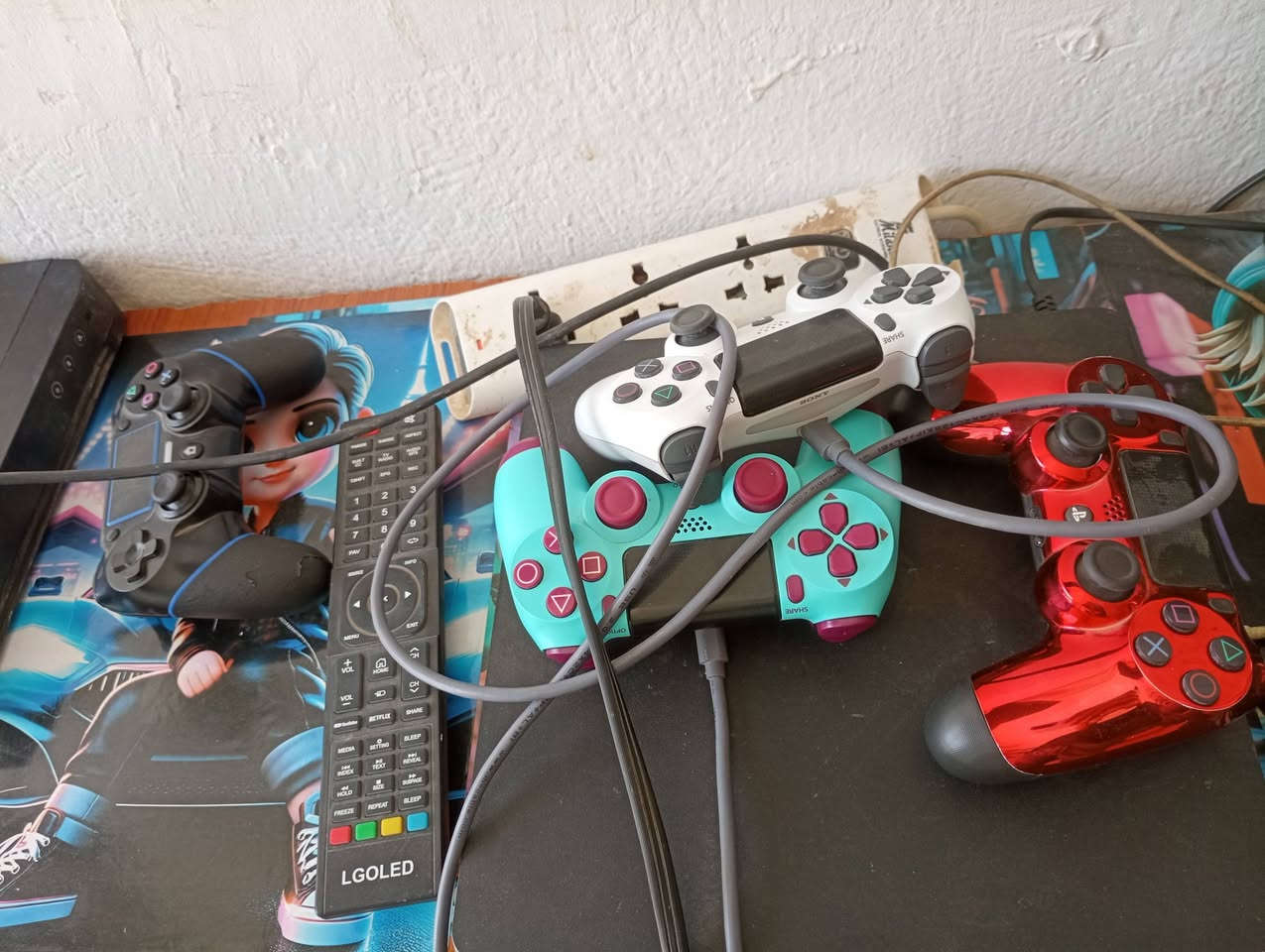 أجهزة بلي ٤ نظام ١٢ ونظام ١١ فول شغالات لوك ستيكر وية اللبلي ٢ جوستك السعر ٦٠٠ وبيهن مجال حك جية مكاني حي الزيتون شارع القوس كوزمتك اسد ***********
