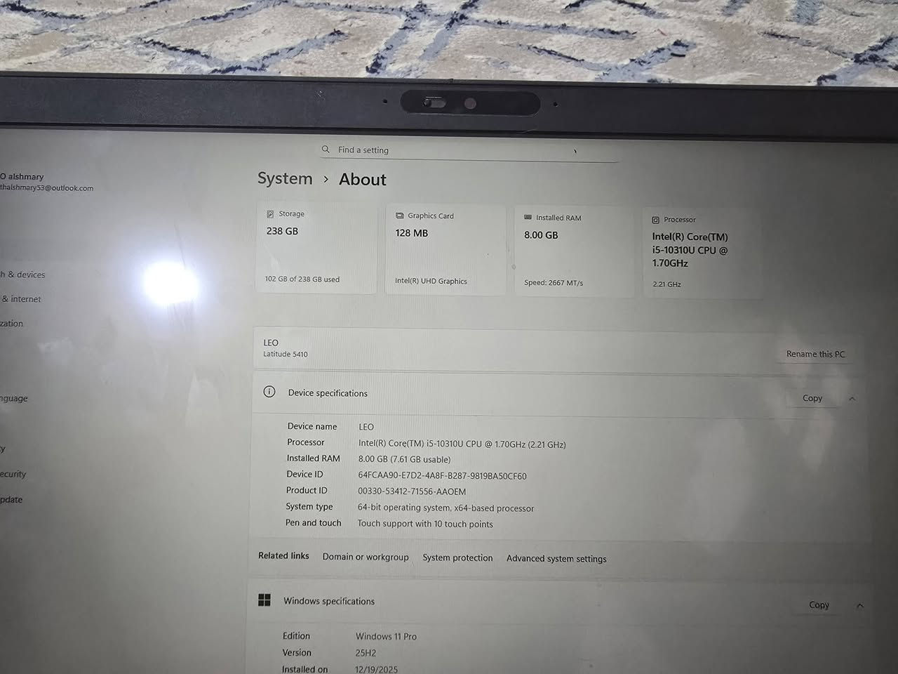 لابتوب Dell Core i5 الجيل العاشر بيع ب350 الف او مراوس بلابتوب اعلى مواصفات وانطي فرق ... 
 (شاشة لمس) - نظافة فائقة
​المواصفات التقنية:
​المعالج: Intel Core i5 الجيل العاشر (10th Gen)، أداء سريع جداً ومستقر.
​الشاشة: 13 إنش Touch Screen (لمس)، دقة ألوان ممتازة وحجم مثالي للتنقل.
​الذاكرة: 256 GB SSD (هارد سريع جداً).
​الرام: 8 GB.
​اللون: سلفر (Silver) أنيق جداً ونظافة الجهاز 100%.
​البطارية: ممتازة وتصمد 3 ساعات وأكثر من العمل المتواصل.
​الملحقات: الشاحنة الأصلية الوكالة.
​المكان: الأنبار - الرمادي.
​المراوس: متاح المراوس بلابتوب او تابلت لكن مواصفات اعلى وانطي فرق  (حسب القناعة).
​التوصيل: لا يوجد توصيل، الفحص والاستلام المباشر في الرمادي حصراً.
​للتواصل والاستفسار:
اتصال: ***********
