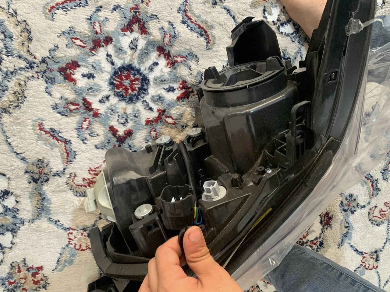 السلام عليكم 
لايت لكزس 2012-2015 جديد غير مستخدم جهة السائق
السعر 300 الف
قرص برمجة نظام السيارة موديل 2011 
السعر 240 الف
دبة ماء زراكات اصلية تفصيخ 
السعر 50
المكان بصرة ابي الخصيب 
***********
