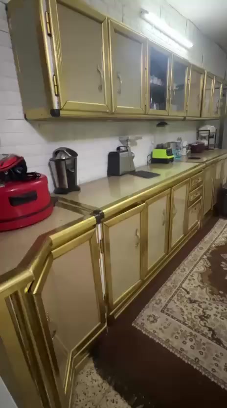 بيت بالبياع تجاوز و ماشيه معامله تطويب من فتحو التطويب مساحته أكثر من 140 م مربع يحتوي على صاله چبيره و مطبخ ب نفس حجم الصاله وحمام ومرافق بناء جديد و كلدور وغرفه صغيره أيضاً
الموقع قرب جامع علي البياع خلف مستوصف البياع مباشره بشارع المدارس 
للاستفسار الاتصال على 
***********
