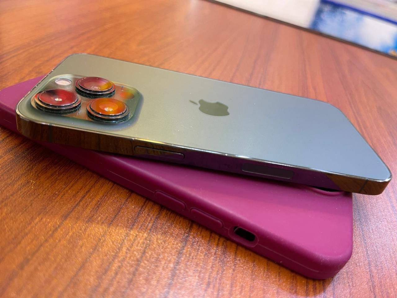 سلام عليكم ايفون 13 برو ذاكرة 256 لون زيتوني للبيع ب سعر معقول 600 الف و بي مجال الجهاز نموذج m بطارية 84 اصلية لا مفتوح ولا مصلح ويا حافظة و لزكة و الواير مالتة الأصلي مكاني الدورة للاستفسار على ***********
