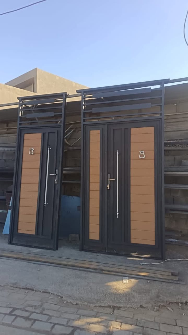 🚨🚨معمل حدادة للديكور
🔴🔴فريق من الحدادين المحترفين والذين يمتلكون الخبرة والمهارة لتنفيذ جميع أنواع أعمال الحدادة."
# خدماتنا
1. إصلاح وتركيب أبواب ونوافذ حديدية
2. تصنيع وتجديد أعمال الحديد المشغول
3. تركيب سياجات حديدية
4. تصنيع وتجديد أثاث حديدي

# مميزاتنا
1. جودة عالية في العمل
2. أسعار تنافسية
3. سرعة في التنفيذ
4. ضمان على جميع الأعمال

# اتصل بنا
"لا تتردد في الاتصال بنا لطلب خدماتنا أو للحصول على استشارة مجانية. نحن في [اسم المحل] نعمل لخدمتك!"
***********
