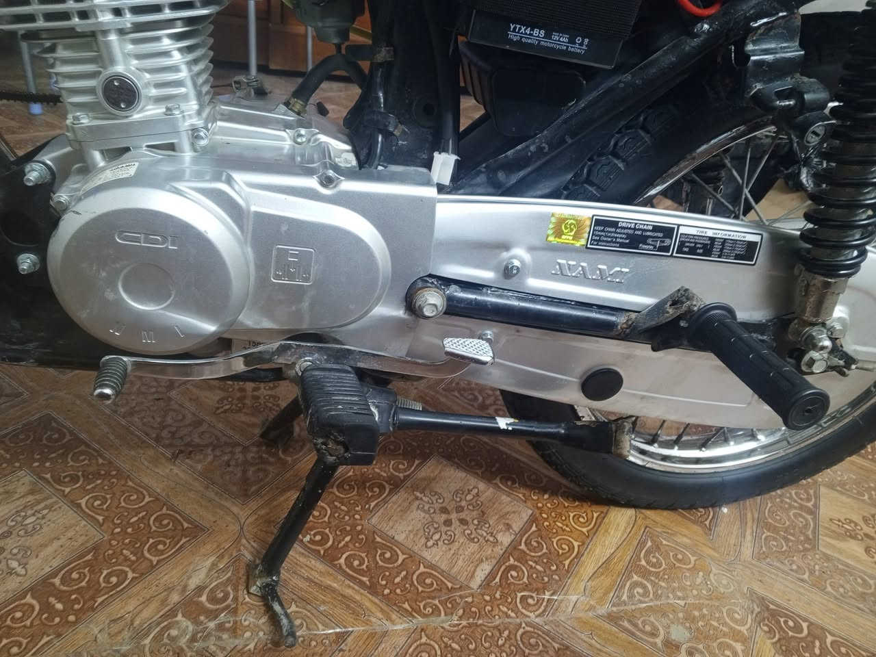 نامه اوراق اصلي مو سكنر مكينه شلامچه 23 شاصي اصلي 19 دراجه كامله برغي ما ناقصهه كلشي يشتغل بيهه لايت بك لايت و اشايرها موجودات بس مشادهن دراجه حبل نضيفه و كلشي مابيه السعر 960 قفل 
تواصل واتساب 
***********
