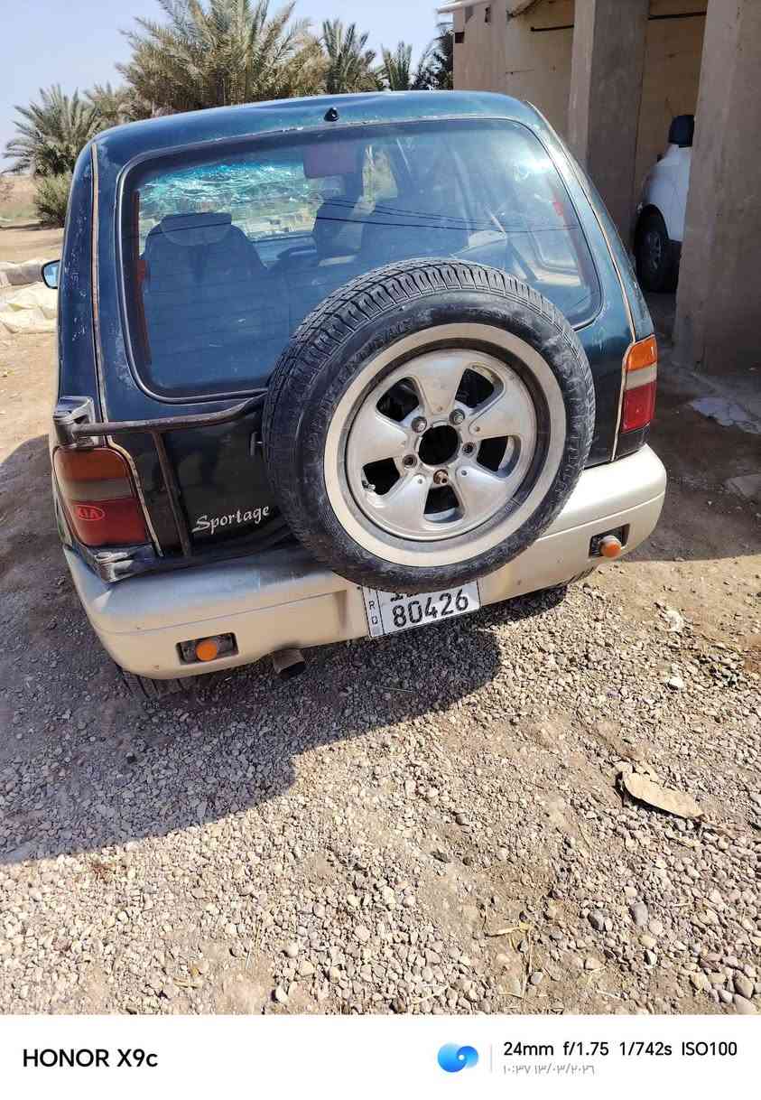 سبورتج موديل ٩٤ نضيفه كير عادي ومحرك محور ونجي السياره خير من الله دواخل نضيفه تاير جديد حداديه زينه بيه فقط البنيد طاير ع الجامه ومصلح البنيد باقي بس الصبغ السعر ٣٦وبيه مجال المكان واسط الزبيديه الرقم ***********
