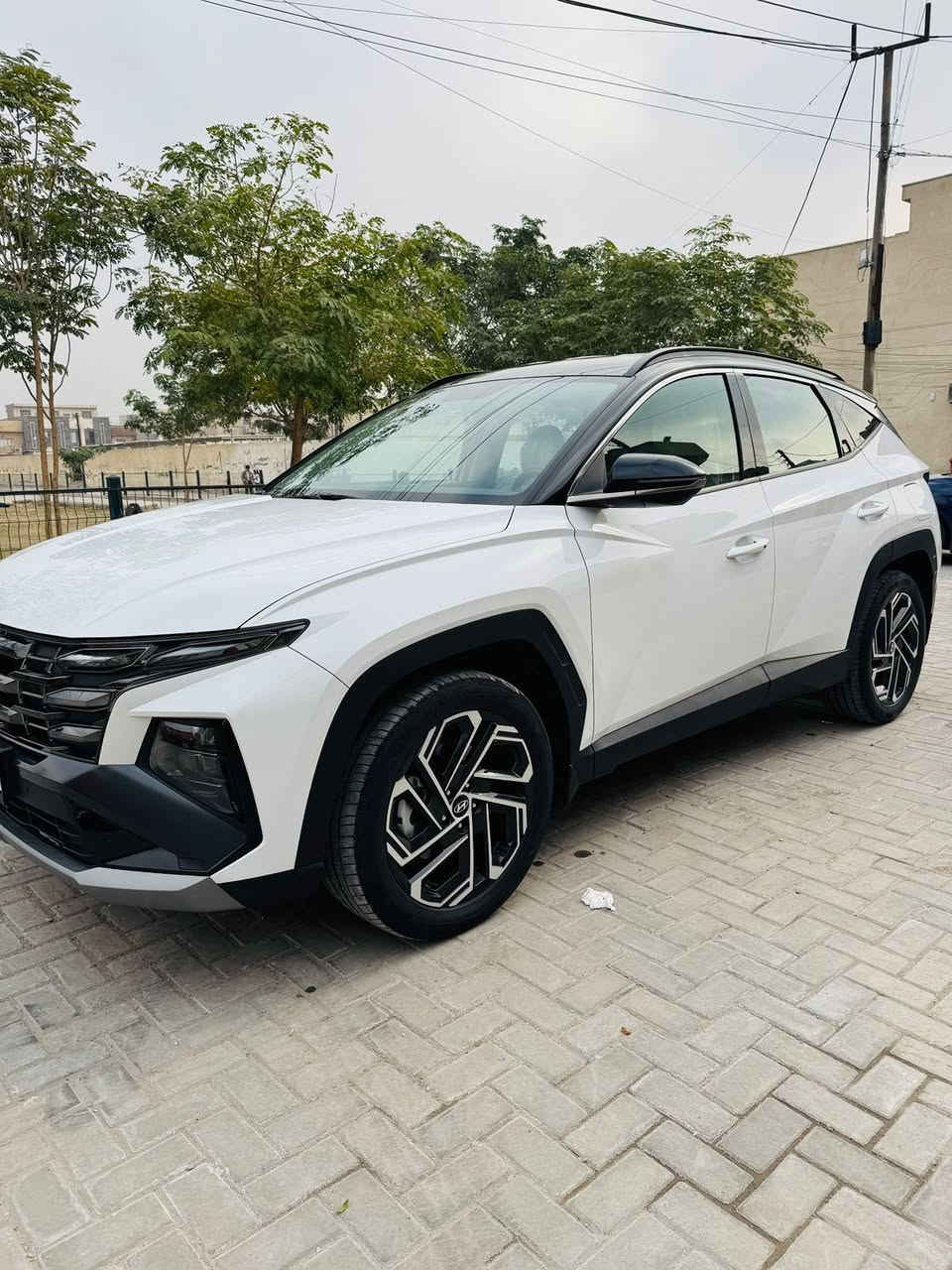 توسان 2025 توكلر زيرو
ماشيه 3 الاف ، شاشه متصله سينما ، مقاعد كهرباء، لون ابيض الداخل ، مقاعد تبريد، بردات البوب الخلفيه، ويل 19، جنطه كهرباء، بصمه التشغيل ، تشغيل عن بعد ، هاند بريك كهرباء ، اوتو هولد ، محرك 2.0 دوش ، حساسات اماميه خلفيه ، كامره دواره ، درايف مود اربع انظمه قياده 
السعر ب240 وبيها مجال 
مكاني بغداد / السيديه 
***********
