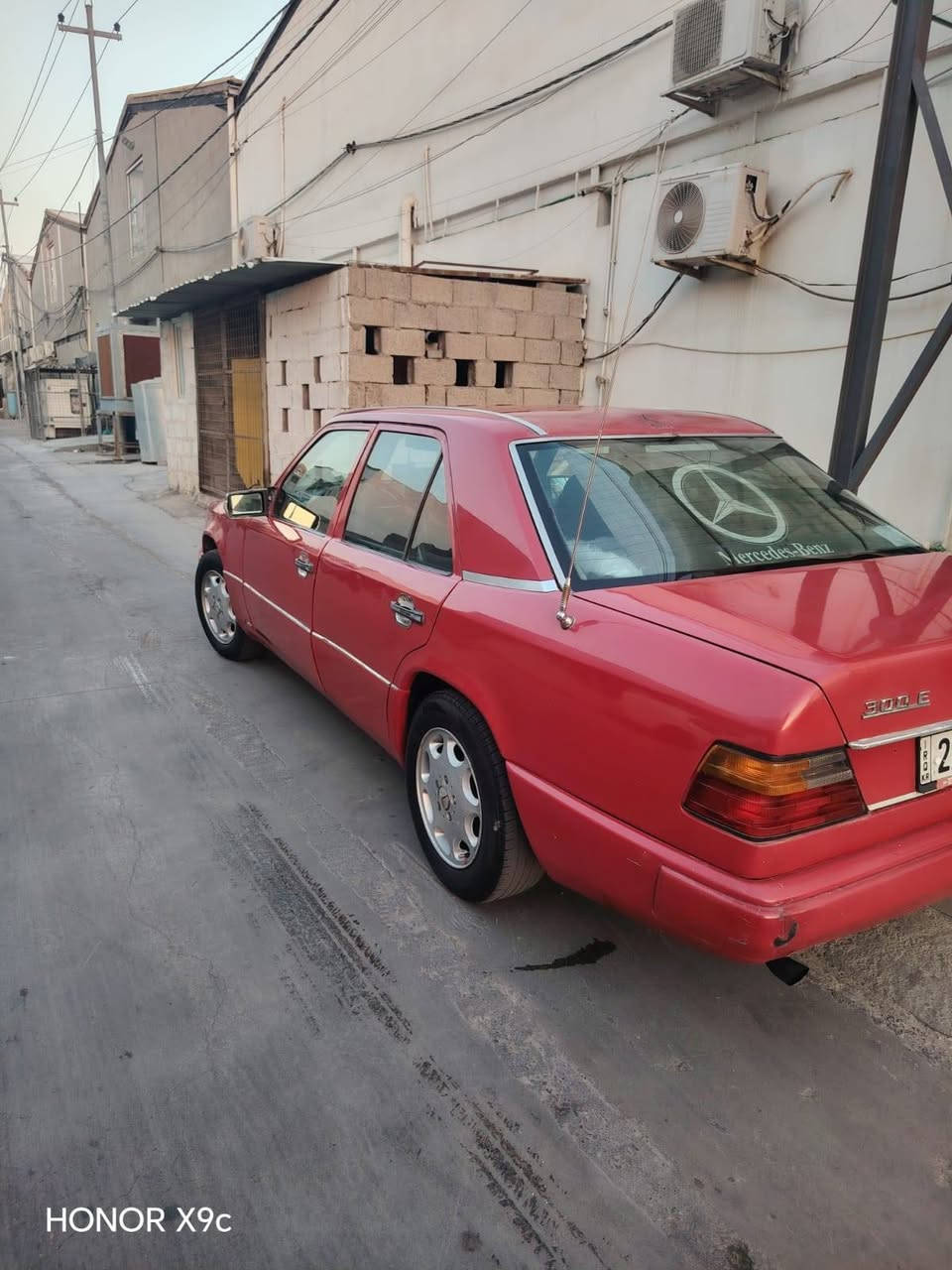 مرسيدس دب موديل 89 رقم شمالي السنويه لحد 30 سياره بدون ضربه محور بطه 2.5 كير محرك تبريد شرط السعر 60 مراوس حسب القناعه رقم الهاتف***********  سياره مكانها كركوك
