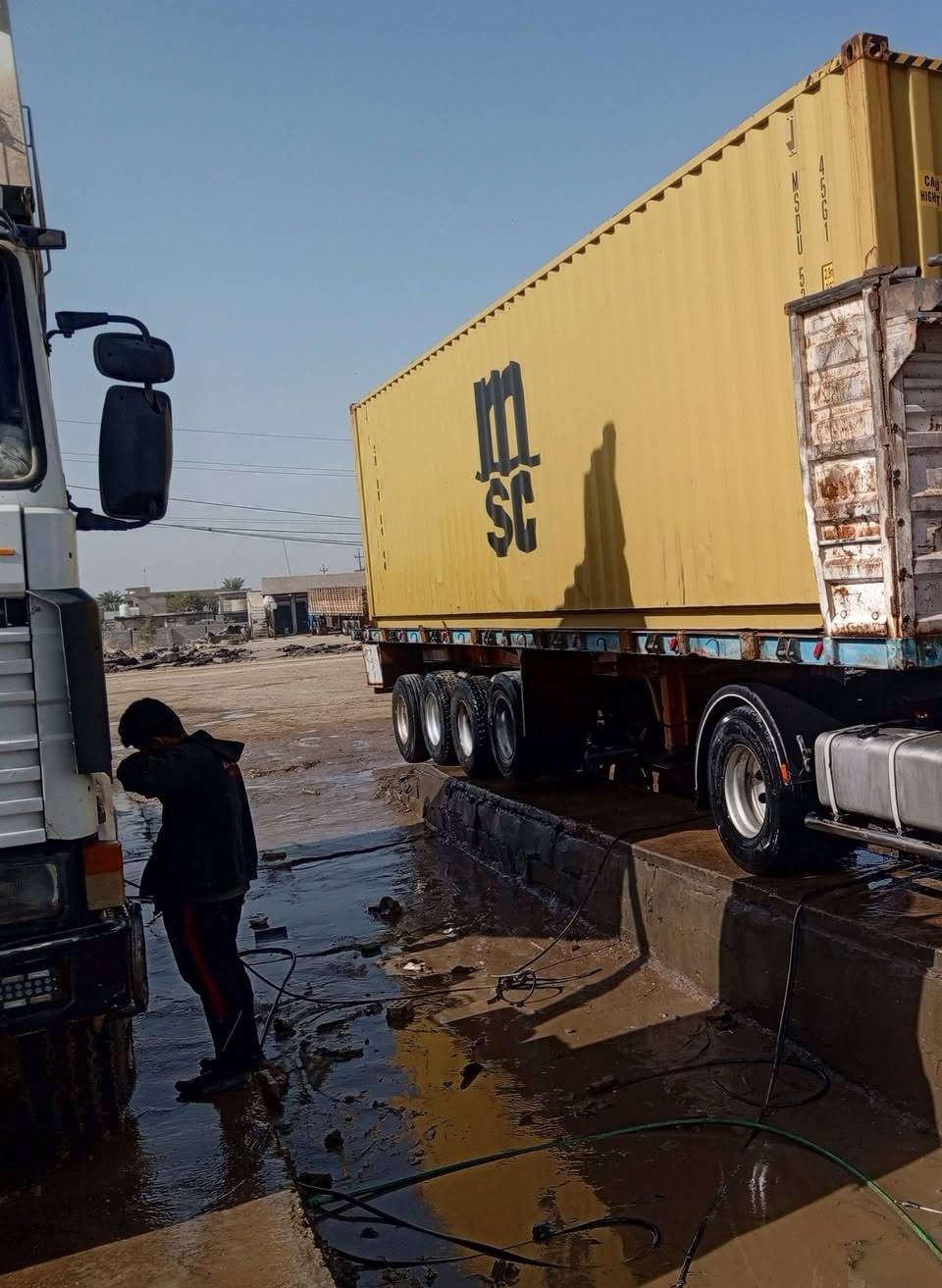 السلام عليكم عربانه اربع محاور البيع طول 13متر مكان بغداد البسمايه الاالستفسار ***********السعر 65 ممتواجد عل الفيس بوك
