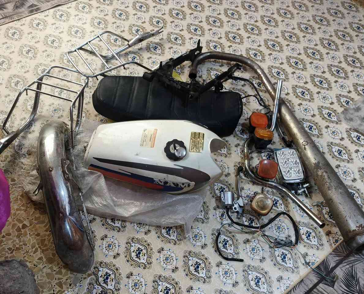 السلام عليكم غراض دراجه ايراني للبيع  وياهن اوراق دراجه مالات نامه شلامجه موديل ٢٠ بسمي الوراق كاملات سبع اوراق مابيهن اي نقص تجي وشوف بعينك ابيع شلع كلهن كلهن هنه ولوراق  ( ٧٥ ) قفل  هاذ رقمي وبيك خير وتدلل ***********
