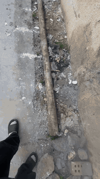 عيني موجود درابين طولهم ٥/٤٠ متروبواري حديد واحد ٤/٥٠ متر وثاني ٤/٤٠ التصال ***********
