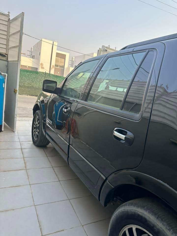 🔥 للبيع – فورد اكسبدشن XLT موديل 2008 خليجي 🔥
🚘 سيارة عائلية قوية وفخمة، اعتمادية وتتحمل السفر والاستخدام اليومي بكل ثقة.
المواصفات:
الفئة: XLT
المحرك: V8 قوي
القير: أوتوماتيك
نظام الدفع: دفع رباعي
المكيف: 3  قطع – تبريد ممتاز
المقاعد: قماش مريح
مابيها صبغ فقط تكحيل مكانين وشخوط باب السايق
تحكم من المقود
مثبت سرعة
جنوط ألمنيوم
زجاج ومرايا كهرباء
سنتر لوك
داخلية نظيفة جداً
الهيكل متماسك
صيانة منتظمة
🌍 خليجي أصلي – يتحمل أجواء الخليج والعراق
🧰 جاهز للفحص والاستخدام بدون مصاريف
📅 الموديل: 2008
🛞 الممشى: (300+)
💰 السعر: (110)
📍 الموقع: (النجف الأشرف )
📞 الاتصال / واتساب: (*********** /***********)
