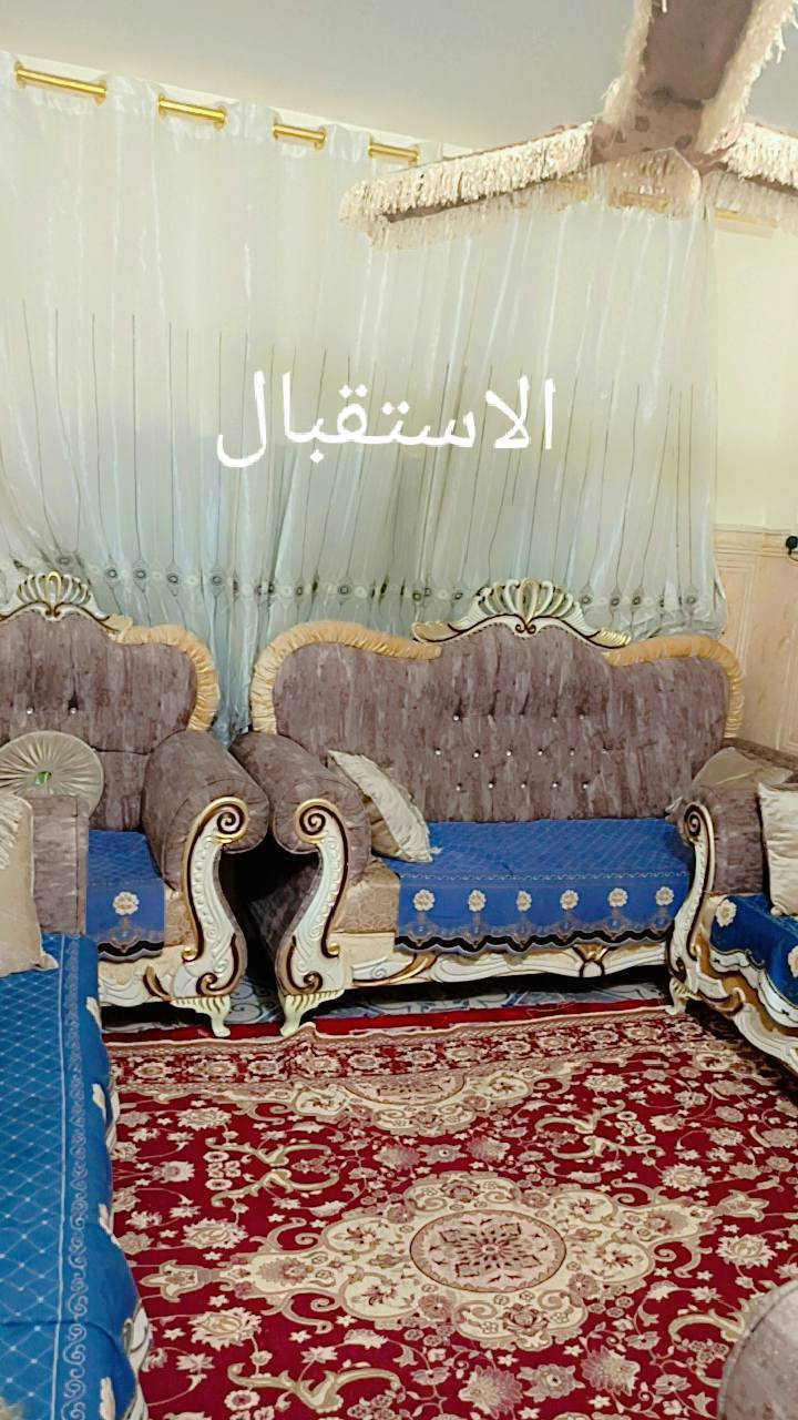 السلام عليكم ورحمة الله..
بيت تجاري  للبيع 
الموقع :-  الشارع السابع
 المساحه:-  ١٥٠ م طابو صرف
 طابقين وبي محلات اثنين
الطابق الاول
 غرفه نوم وهول واستقبال وصحيات ومطبخ
الطابق الثاني 
غرفتين نوم  
للاستفسار الاتصال على الرقم 
***********
