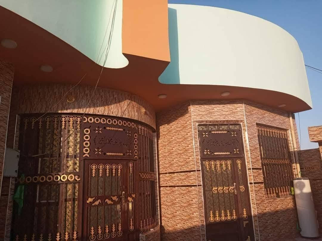 للبيع المساحه 400 طابقين 4 غرف صحيات داخليه وخارجيه وصحيات الطابق الثاني بل نزله عمود 233 زراعي ***********
