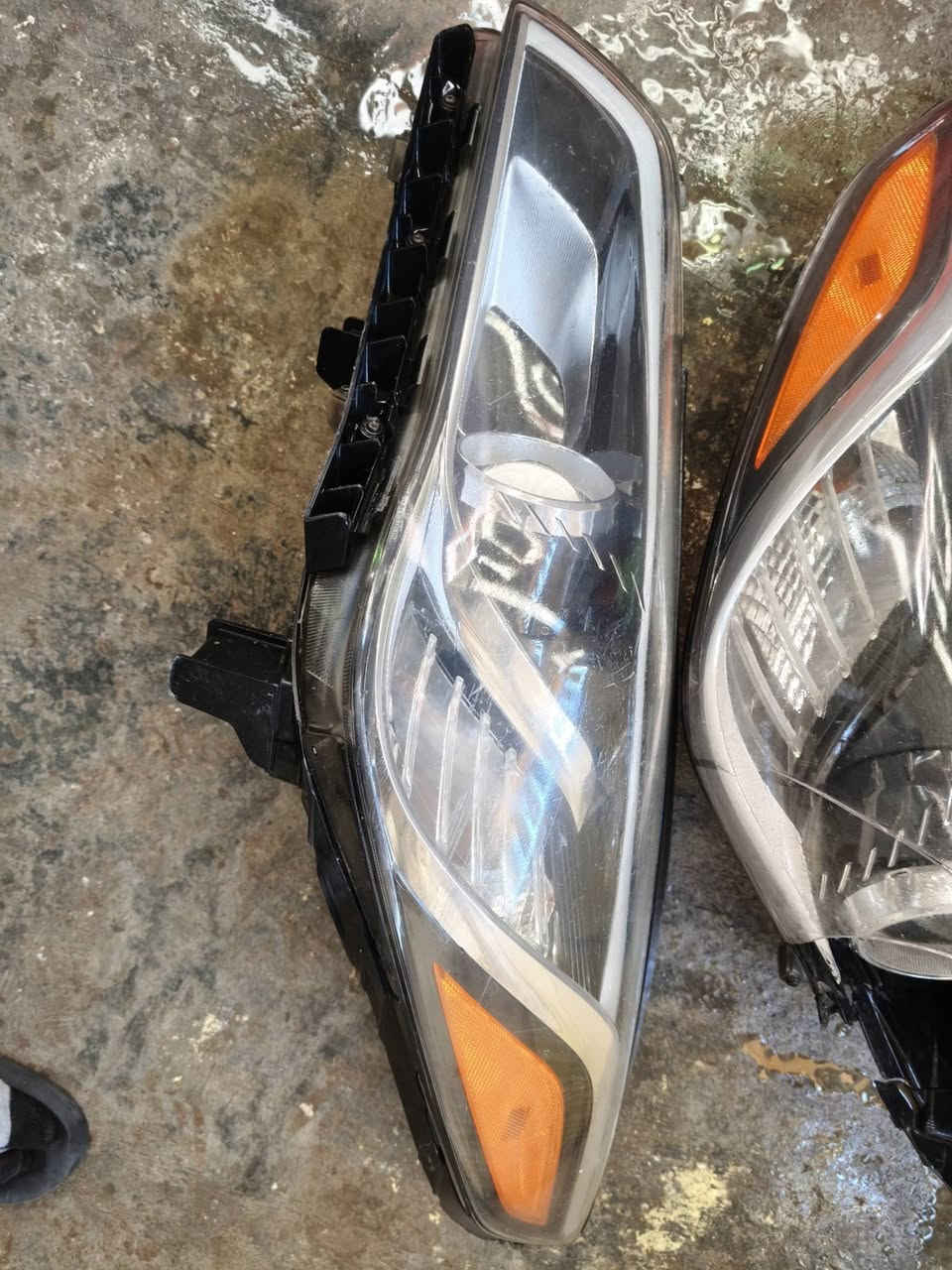 للبيع تك يسره جهة السايق
والثاني ادوات 

***********
