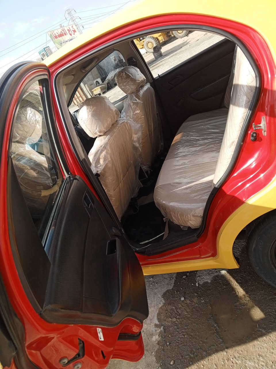 افيو خليجي هيئه غرامات مصفره موديل 2009سياره كدام عينك كامله ما بيها اي نقص تحويل بنفس اليوم السعر 50وبيها مجال بسيط***********
