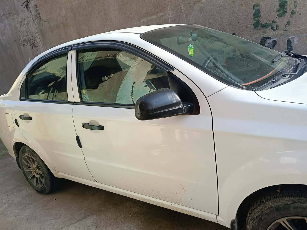 افيو للبيع
موديل ٢٠٠٧ قطرة صبغ مابيها رقم جديد كابون الكتروني مكينا كير مكفولات شرط مامفتوح تايرات وباتري جدد طخم جديد 
السعر ٨٠ وبيها مجال 
للتواصل ***********
