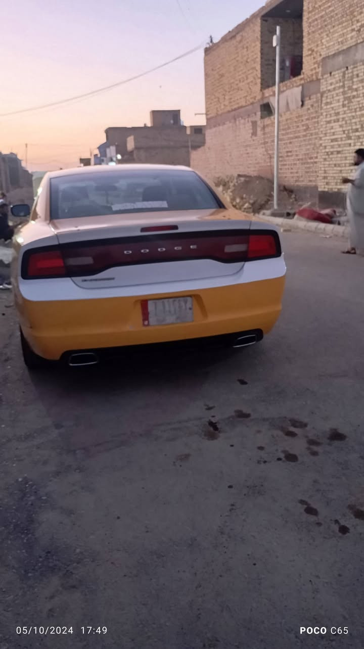 السلام عليكم جارجر 13 البيع سياره جاهزه ماتصرف عليها ألف دينار مصفره هياء وغرامات  رقم ذياقار مشروع وطني بسمي ادورلك ثاني يوم سنويه 2028 كير اكسل حداديه وره وكدام جديده كير مواس تبريد وتفه ويل خليجي دواخل بالكامل اسود كشنات كهربائيه شاشه صغيره مكينه 3600حدثاها فخذه وجملغ فقط باقي سياره كفاله من الشخط السعر 130وبيها مجال الشراي واني خادم الطيبين ***********
