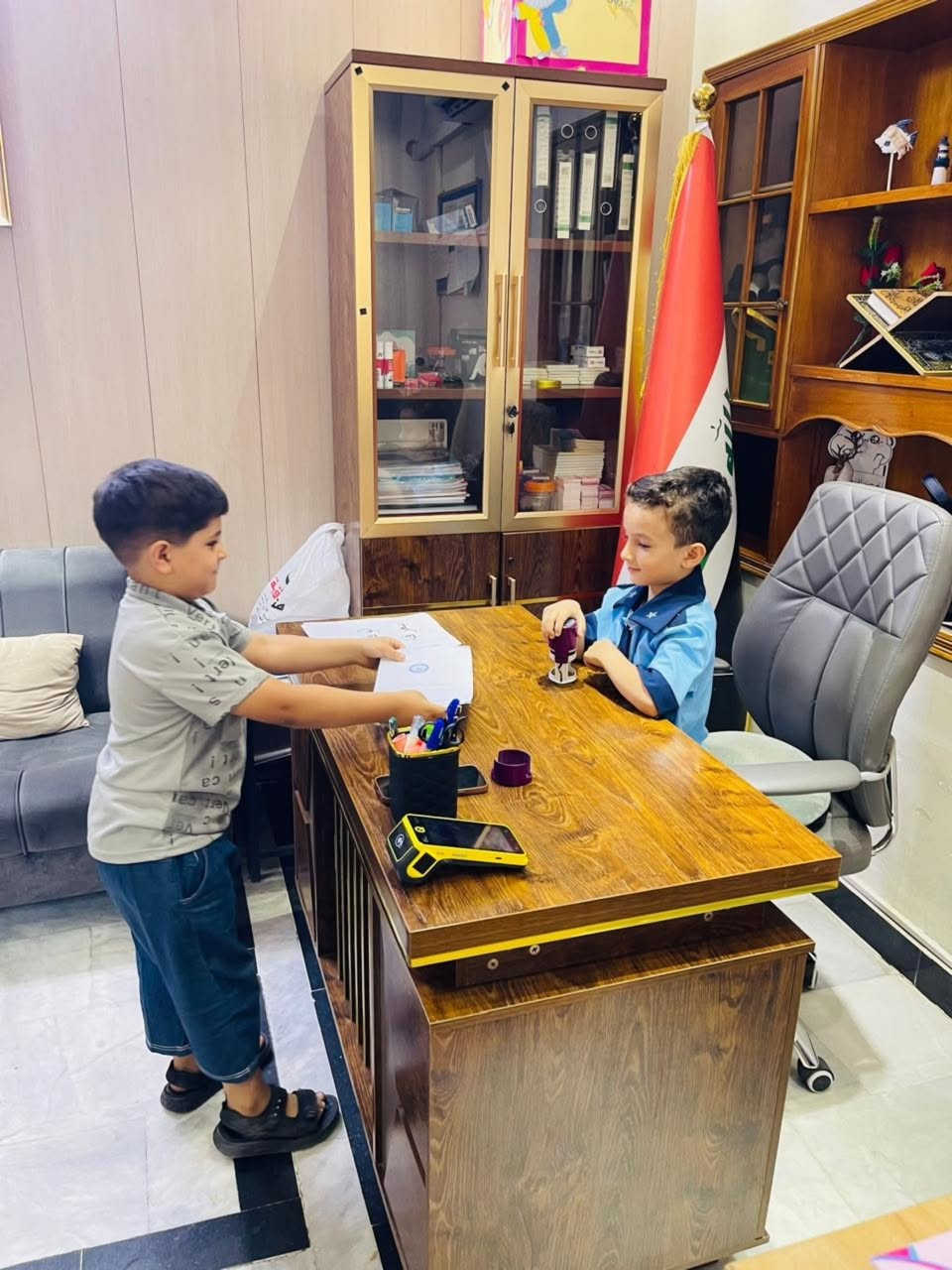 في أجواء مليئة بالفرح والتعلّم 🌷🪻
نظّمنا لأطفالنا فعالية مميزة للتعرّف على عيد الأضحى المبارك، حيث عاشوا رحلةً ممتعة تحاكي السفر إلى مكة المكرمة ✨🕋
وكانت أولى خطوات الرحلة حصول أطفالنا الصغار على “جواز السفر” استعدادًا لخوض هذه التجربة التعليمية الجميلة بكل حماس وبراءة 🤍

📍 فرعنا الأول : بغداد – العامرية – نهاية شارع الملجأ – قرب المجلس البلدي
📞 للتواصل والاستفسار: ***********
📍 الفرع الثاني :حي الجهاد - سريع حي العامل - قرب مسبح الرافدين
📞 للاستفسار والتواصل: ***********

📌 تابعونا لتكونوا جزءًا من رحلتنا التربوية، ولتتعرفوا على رؤيتنا ورسالتنا وأهدافنا التي نطمح لتحقيقها معكم.

خطوة طفلك الأولى تبدأ من حلمه الأول 🌱
#روضة_الحلم_الأول #الحلم_الأول #حي_الجهاد
#العامرية

