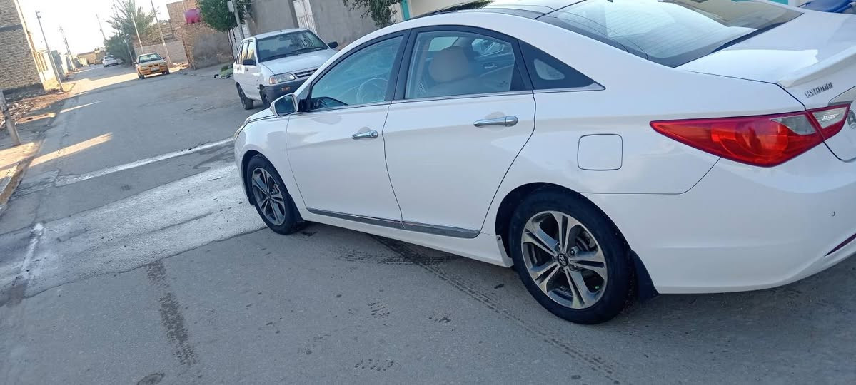 السلام عليكم سوناتا خليجي موديل ٢٠١١ رقم بغداد مكفوله من الضربه والتبديل والصبغ والبارد والفتح ماعدا ركن البنيد صبغه بسيطه ومأشر عليه بالصوره نص فول بنراما مري شفط اشاير بالمري حساسات خلفيه تحكمات محرك ٢٤٠٠ جيد جدا تبريد تتدفئه جاهزه السعر ١٢٥ مكاني ديوانيه موبايل *********** *********** ملاحظه مراوس النترا ماكو مشكله
