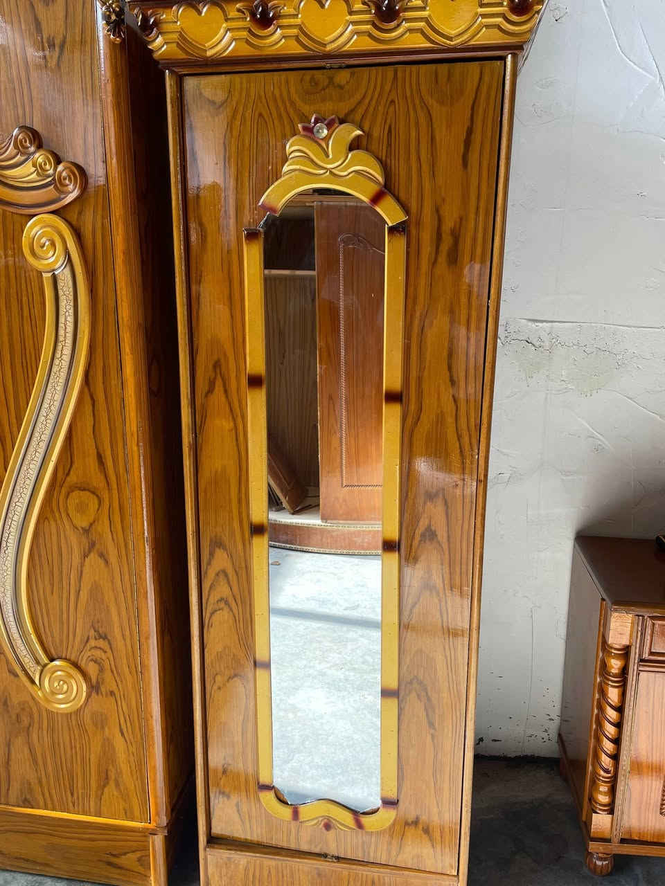 غرفة 6 باب شغل درجة ثانية شغل بغداد نظافة 90% السعر 550مع النقل والشد العنوان النجف الاشرف الحيدرية خان النص ***********
