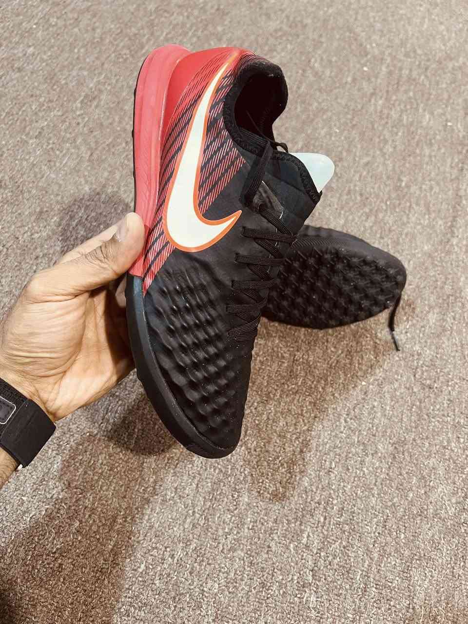 تحفه ماجسته
اصلي باله 
قياس41 
نضافه1/1 
اولئ شرط 
فول طبي 
اسم مستخدم 
السعر خاص 
توصيل موجود 
واتساب متوفر
***********
