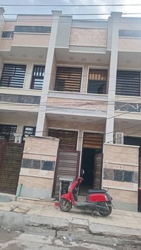 دار اللايجار مساحة 70م استقبال وحولى مطبخ و3نوم وخدمات في2 ....... مرا...