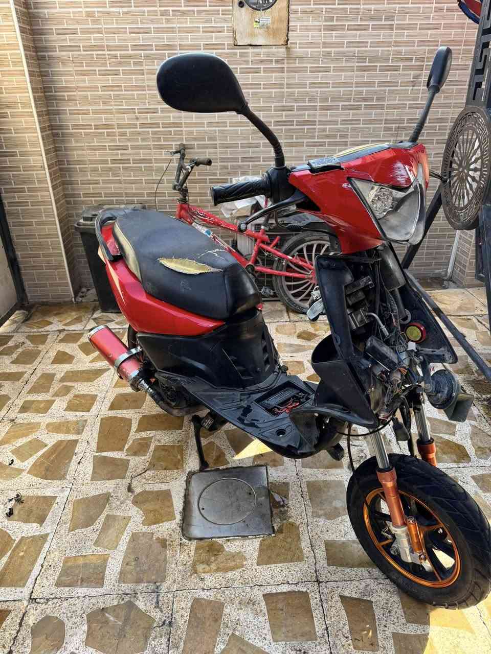 السلام عليكم للبيع ماطور MAXمضلع. صيني موديل 24مكينه 125cc

مكينه مامفتوح كبس فقط مبدل كور. اصلي 

موجود داخل المنشور  اكزوز رياضي. نار وفصلات  كلج رياضي اصلي ابريك. دسك شغال امامي وخلفي. سلف شغال هندر شغال بس مامشدود غراضه موحوده قايش اصلي مانع سرقه. قفل وفتح وانذار وتشغيل ناريه عن بعد لايت امامي غلي وناصي شغال هورن بس يحتاج تبديل مكاني اربيل قرب زيلان ستي. 

رقم موبايل وتساب ***********

السعر 320وبي مجال بسيط
