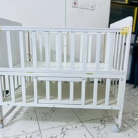 سرير طفل وكاروك هزاز بنفس الوقت بي تايرات سهل التنقل خشب حقيقي مو mdf ...