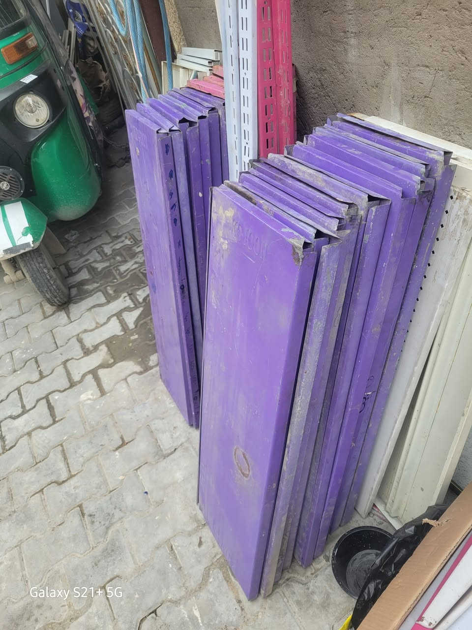 سلام عليكم رفوف للبيع العدد ٤٠ رف  قياس متر × ٣٠سم مع سجج وحمالات مكاني بغداد الإسكان السعر عل خاص او اتصل ***********
