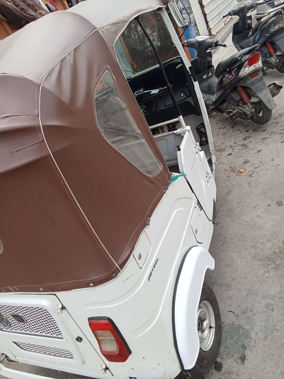 تكتك للبيع موديل2021رقم وسنوية بل لغد بارد***********سعر 7ملايين وربع وبيها مجال
