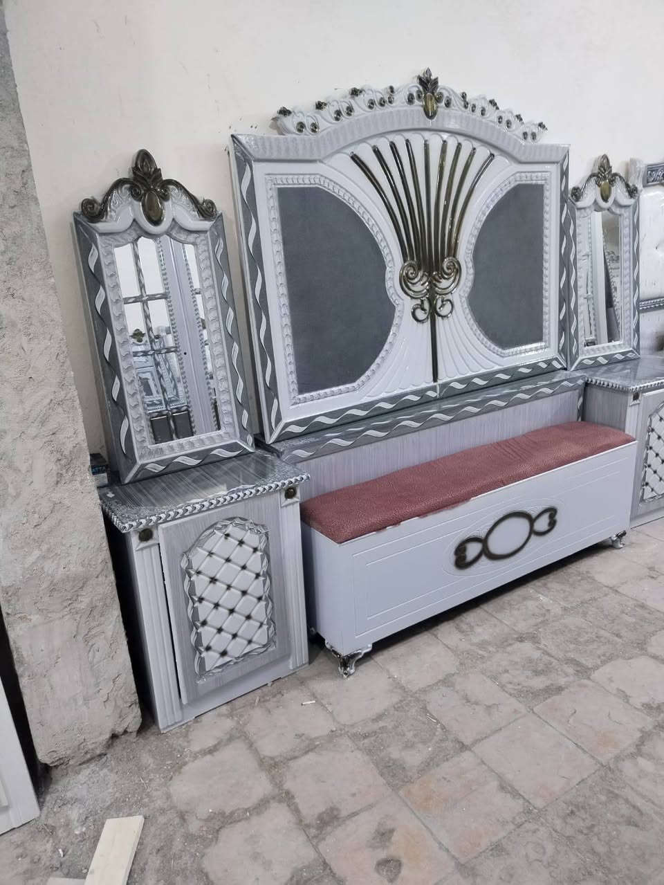 مليون وميه وخمسين واصل شد ونقل مجاناااا داخل ناصرية ***********
