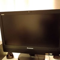 حاسبه هيه شاشه وكيس Lenovo موديل Think certer سماعات منها وبيها واي فا...