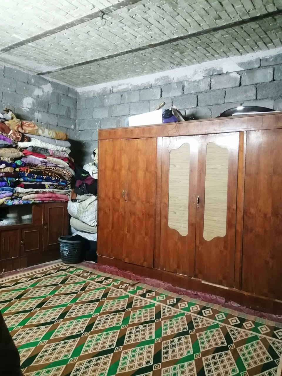 دار للبيع في المحموديه حي السيدة زينب خلف حي المرتضى المساحه ١٠٠ متر ٥ عرض ۲۰ طول غرفة وصالة واستقبال وصيحات السقف اعكاده سند ٢٥ زراعي مستعجل على بيعه الشراي يتصل على الرقم بي واتساب *********** السعر ١٥ مليون وبيه مجال
