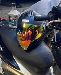 خوذة جيكي  مستعملة شي قليل تجي  وياها 3 جامات قياسهة XL 07728954644