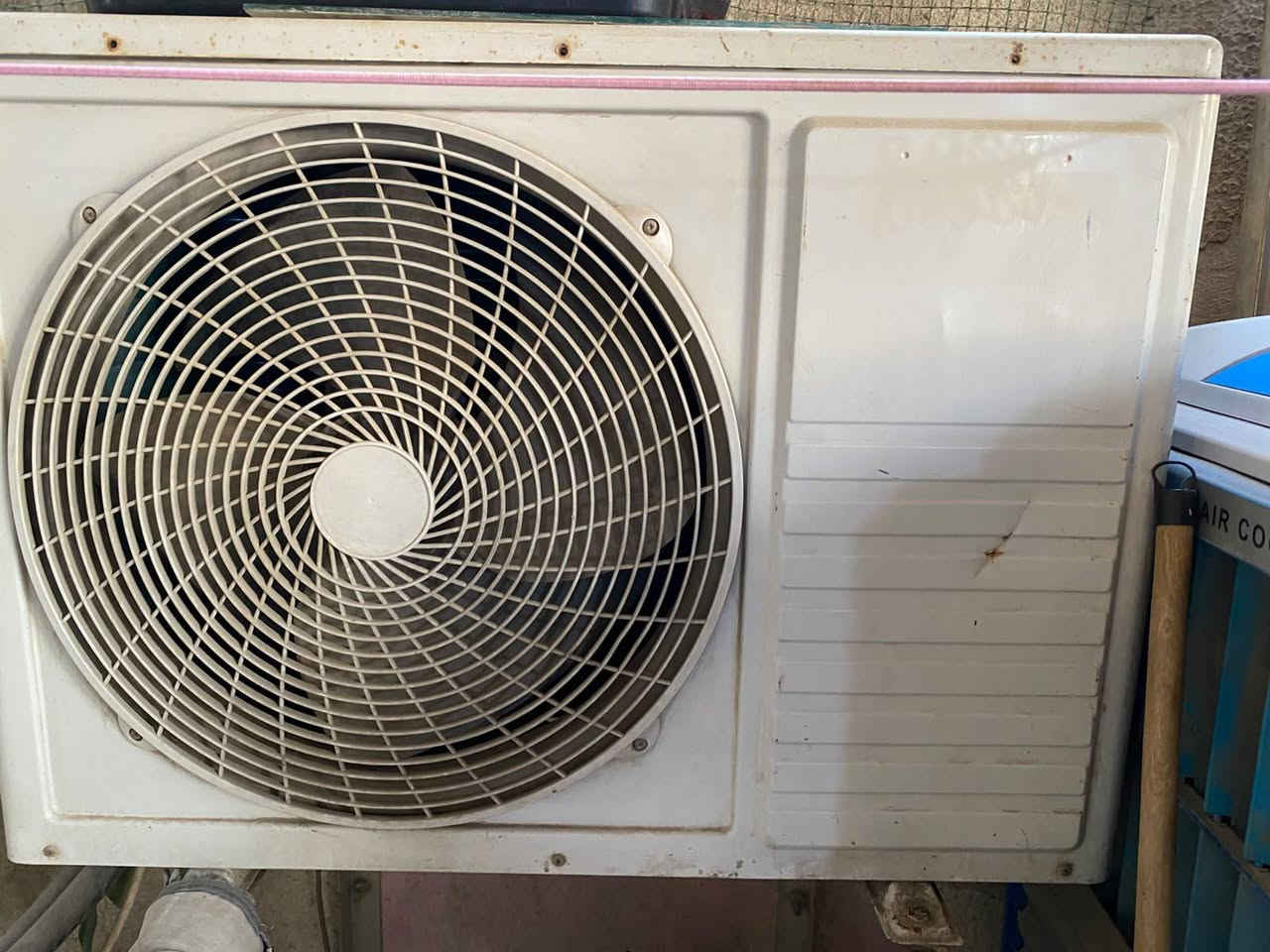 السلام عليكم سبلت 2طن للليع بي ليك بل داخليه سعره 300الف ومكيف 200الف بي فصله بس الضهر
للأتصال على الرقم ***********
