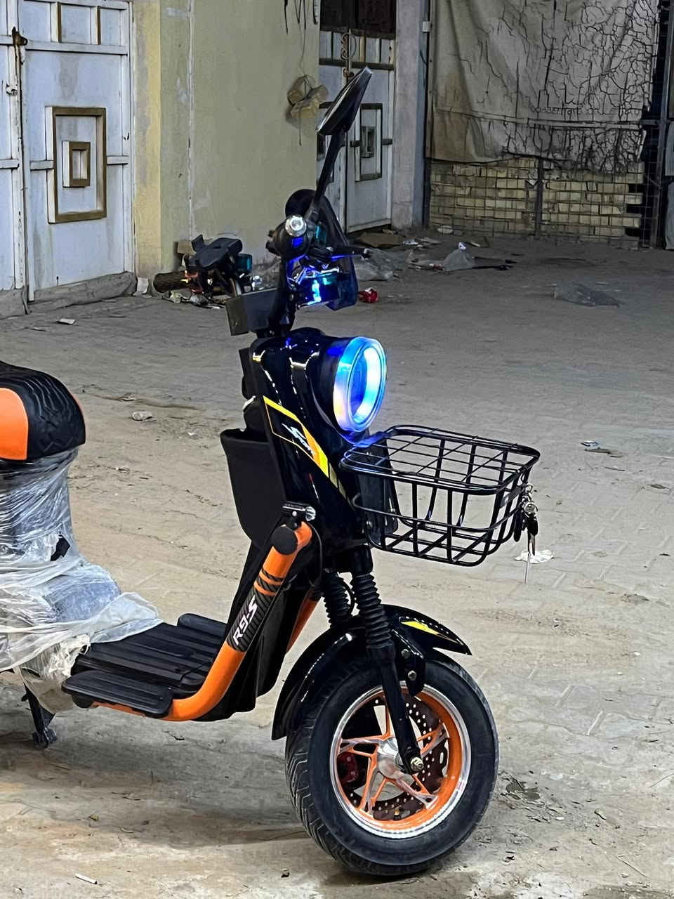 سلام عليكم بايسكل شحن (R9)للبيع جديد استعمال اقل من شهر تشغيل بصمه +كارت+سويج
الشحن يمشي 20 كيلو لايت عالي ناصي لد السعر (500)بيه مجال بصيط حك الجيه *********** اتصال مامتواجد عل فيس
