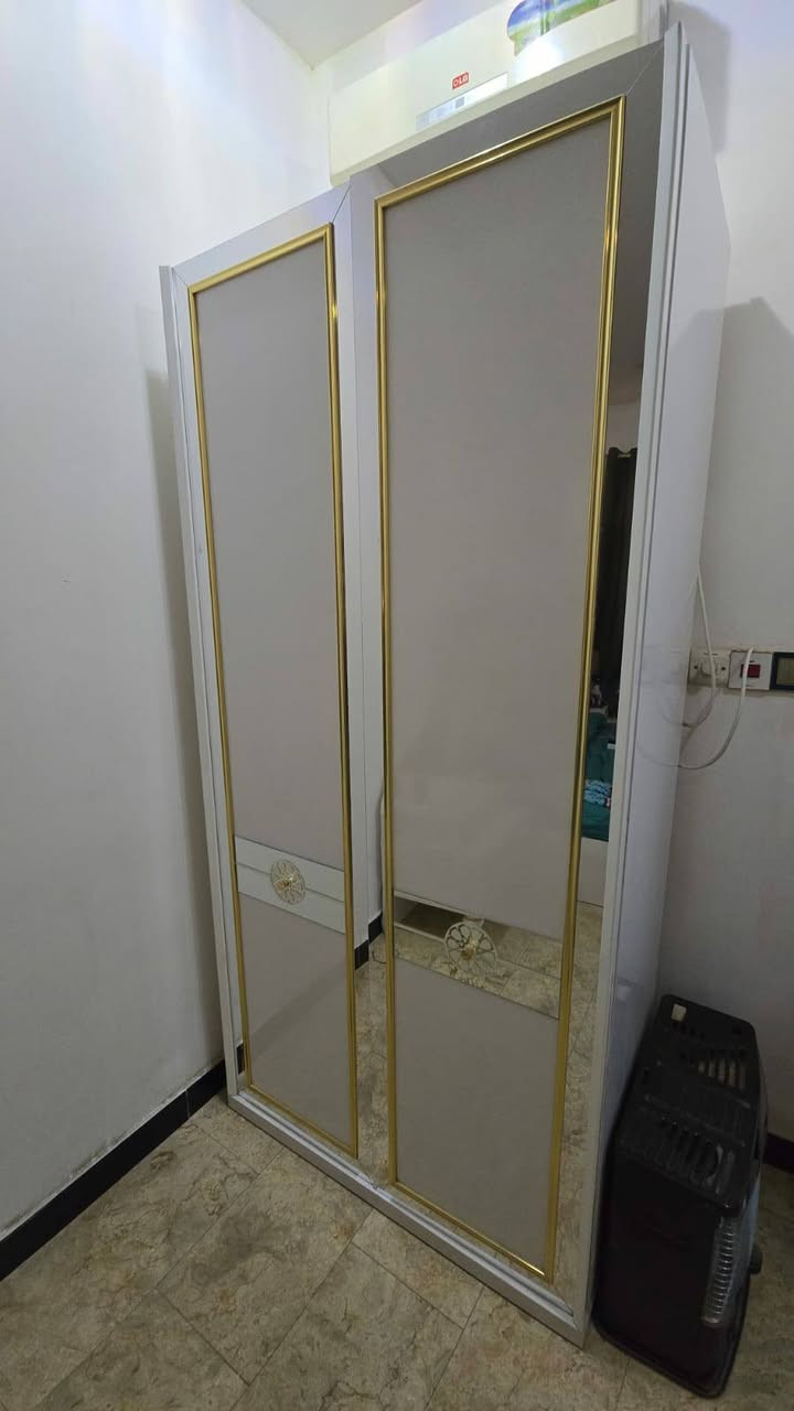 غراض للبيع
غرفة نوم 
قنفات
ميز طعام
للاستفسار ***********
العنوان بغداد
