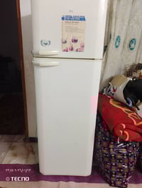 ثلاجه للبيع باب أول نضيفه كلش للبيع سعر 200 وبيه مجال07721121695