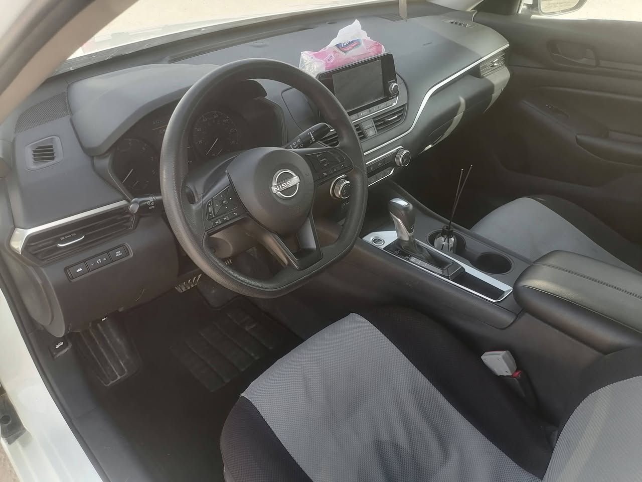 سلام عليكم ورحمة الله وبركاته نيسان التيما موديل 2023 فئه S  حساسات اماميه وخلفيه تحكم سرعة بيه بابين صفحه اليمنه باب الصدر والخلفي السعر 150 وبيه مجال
العنوان البصره
 رقم الهاتف *********** للبيع و المراوس
