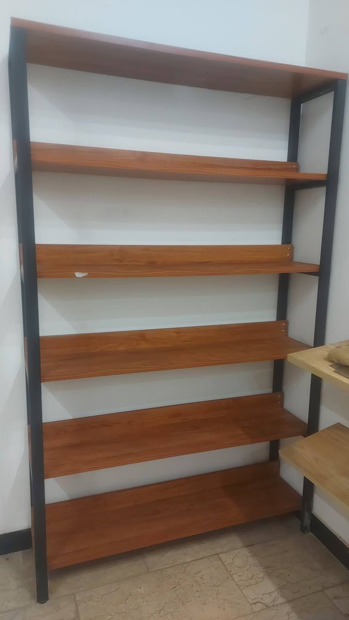 ستاند رفوف حديد ارتفاع حوالي١٨٥سم عرض ٧٠سم  متوفر عدد ٤..سعر الواحد ب٥٠ الف 
مكتبه رفوف خشب  عرض الرف متر  بحاله ممتازه سعرها ب٥٠ الف 
كراسي مكتبيه سعر الواحد ب٤٠ عدد ٢ 
رفوف خشب  تعليق  جداريه  سعر الرف  ب٥ الاف


**إذا كنت صاحب هذا الإعلان وتريد حذفه لأي سبب، رجاءا أرسل رسالة إلى الدعم الفني**