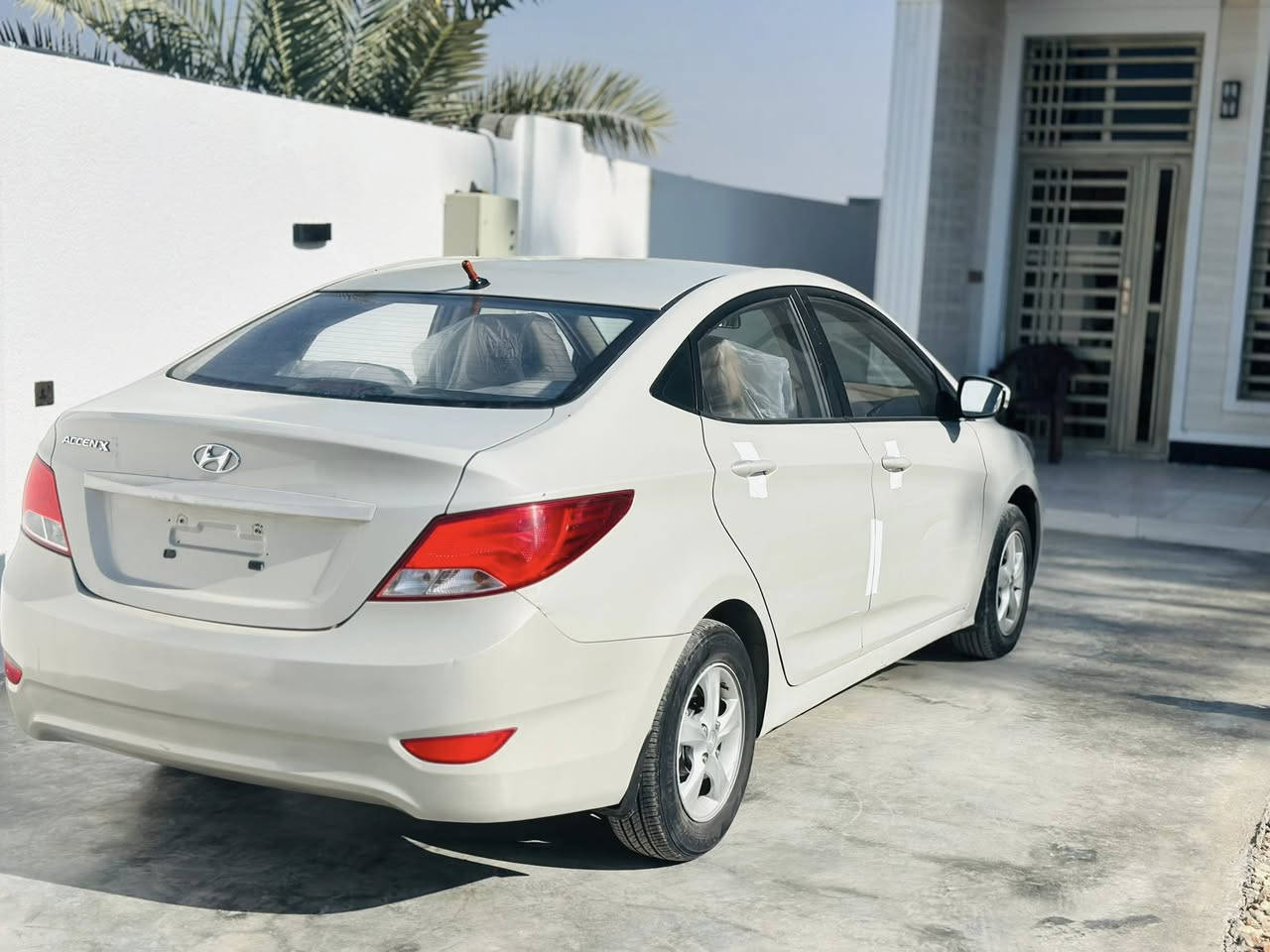 السلام وعليكم للبيع اكسنت مديل ٢٠١٦ محرك ١٤٠٠ خليجي كفاله من صبغ والفتح بيها مكانات بارد فقط جديده ربع ما تصرف عليها جاهزه حداديه صدر دبلات تايرات كلشي جديد  مكان السياره بغداد جسر ديالى الجديد ( الكرغوليه ) رقم بغداد الدولي ب اسمي السعر ١١٠ وبيه مجال ترهم وعده بمقدمه لا تقل عن ٥٠ ورقه للاستفسار  ***********
