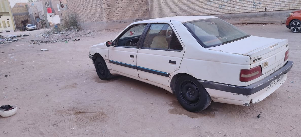 بيجو 405مديل14.                           مكينه وكير كورله. رقم إنكليزي بسمي.           لبيع مستعجل.        ملاحضه سنويه اصليه ضايعه واني سكنر وعندي بلاغ يم قاضي لاستفسار عل رقم *********** بيع مستعجل
