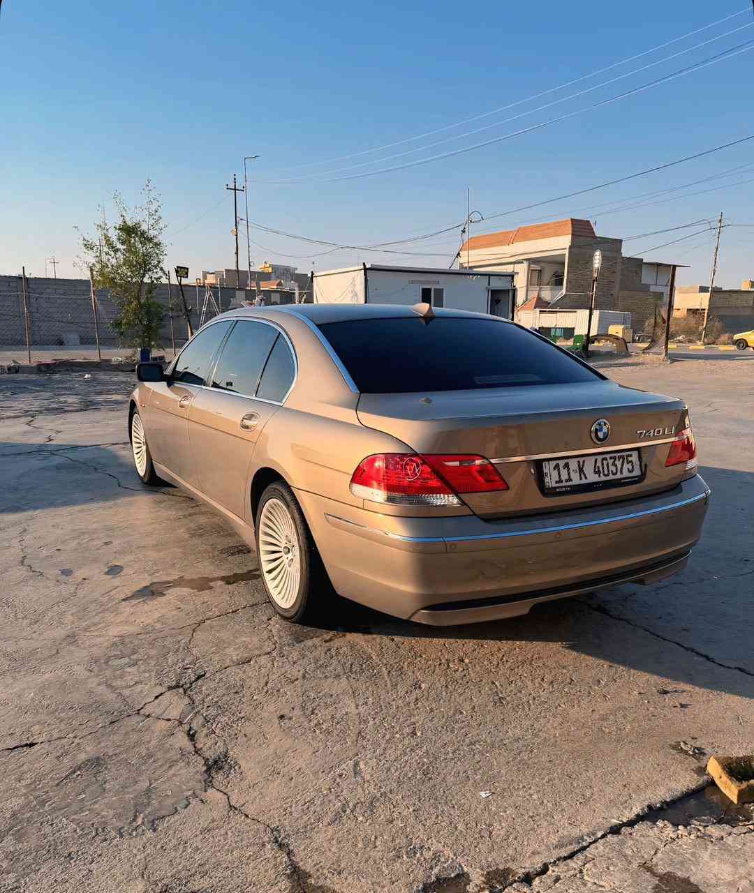 السلام عليكم اخواني رمضان كريم عليكم  
اخوان سياره باخره موديل ٢٠٠٨ رقم بغداد جاهزه بدون نقص  كلشي بيها شغال حداده جوبلسات وكاله بك لايتات ولايتات عدسات غرفه جديده كلشي بيها جديد وشغال فول مواصفات  بيها صبغ قليل يم يده الباب  خليجيه سياره السعر ١٦٥ بيها مجال مكاني واسط الكوت ***********
