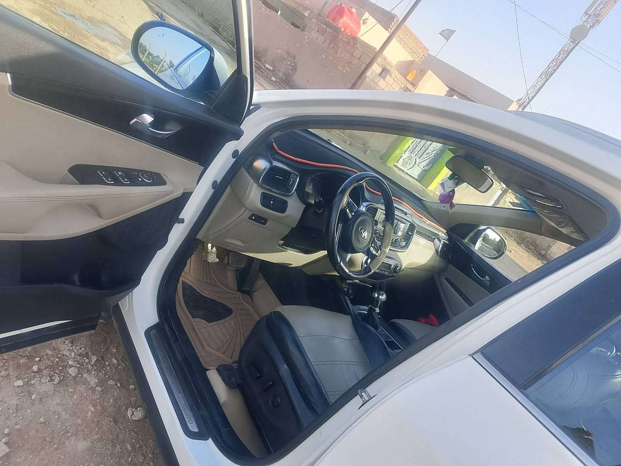 السلام عليكم سورنتو للبيع موديل 18 رقم واسط نص فول 6 سلندر متجاية مكينة نظيفة واكسل وكير وتخم تاير كله جديد ومكفول وتبريد فول و3 قطع
سيارة خير من الله مال جناي 
السعر 180$ وبيها مجال قليل للشراي 
***********
