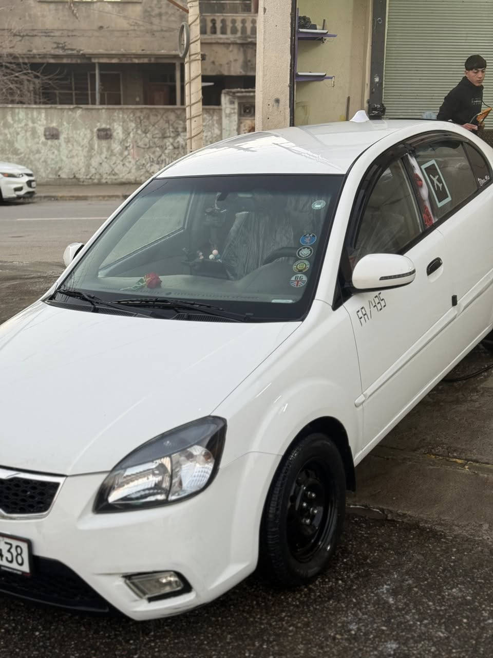 السلام عليكم
كيا ريو للبيع 

موديل 2011

لون ابيض 

سياره حلوه وجاهزه 

شاشه وكامره بيها

داخل صحراوي 

سنويه 2030ورقم مسطرة اربيل  

وهزه لي شهر ال خمس 

محرك 16 تبريد + تتفئه شرط

تحكم بالمري + اشاير 

بسمي انا الشرعي وشرط التحويل 

ضررها جاملغ السايق بدون دواخل +البوند السوناار بل صور 

مكان السياره موصل
***********
***********
