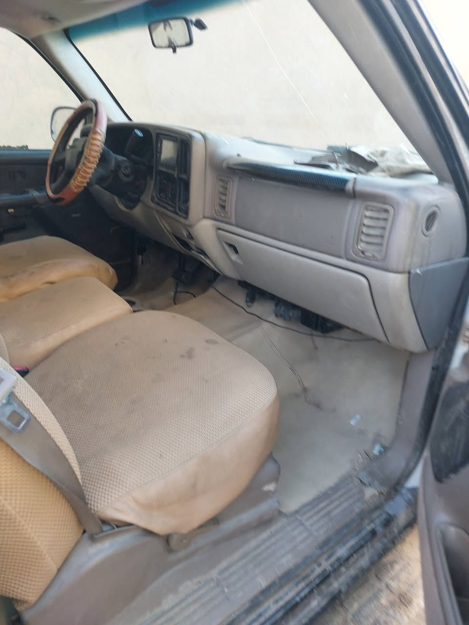 سياره تفصيخ بدون ارقام موديل 2005 كشر كامل ابيع منهه تفصيخ والي يريد اغراض منه ابيع من عداء المكينه ولكير ولاكسن للوراء للرقم ***********
